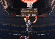 开云体育官方网站-班凯罗之夜，F1街道赛上的完美交响曲