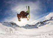 开云体育在线-乔治独木擎天，湖人险胜鹈鹕背后的孤胆英雄