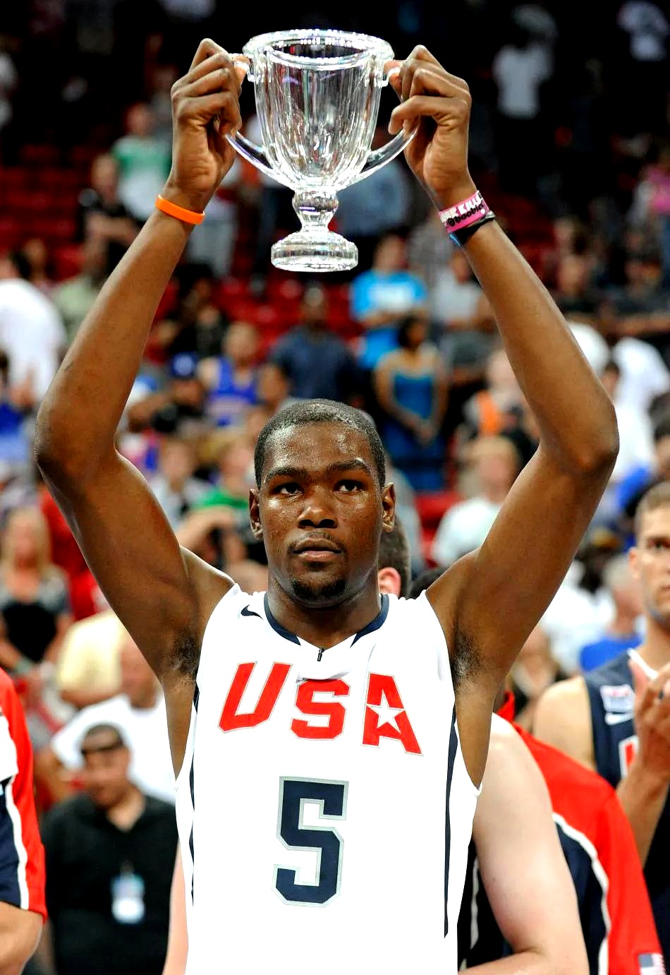 包含美国男篮血洗加拿大男篮，杜兰特打破历史纪录的词条