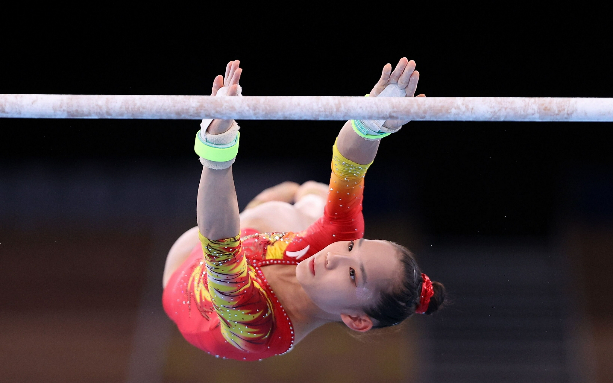 关于体操高低杠冠军夺冠,技惊四座的信息 关于体操高低杠冠军夺冠,技惊四座的信息