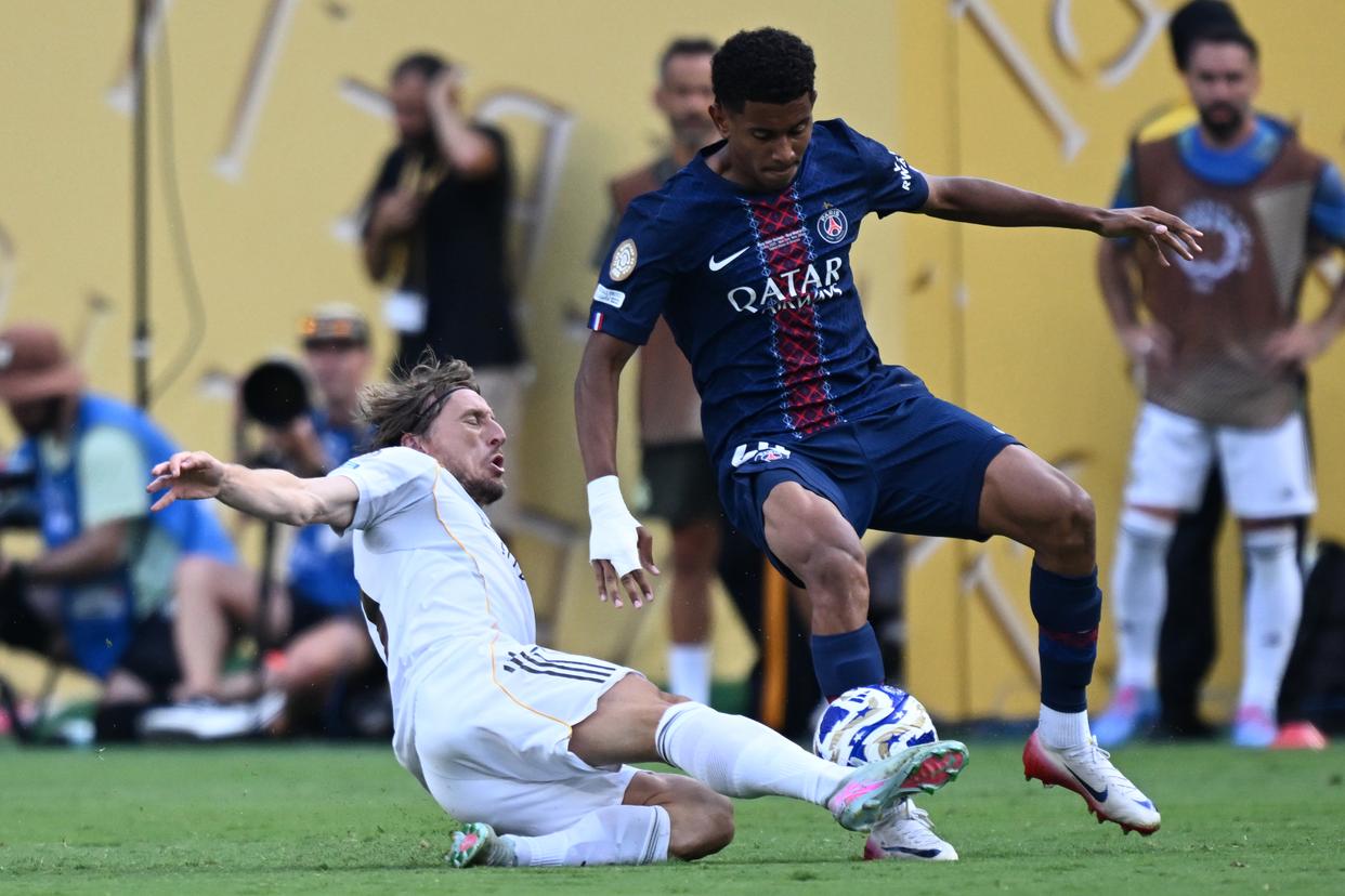 巴黎圣日耳曼踢进绝杀球，逆转胜