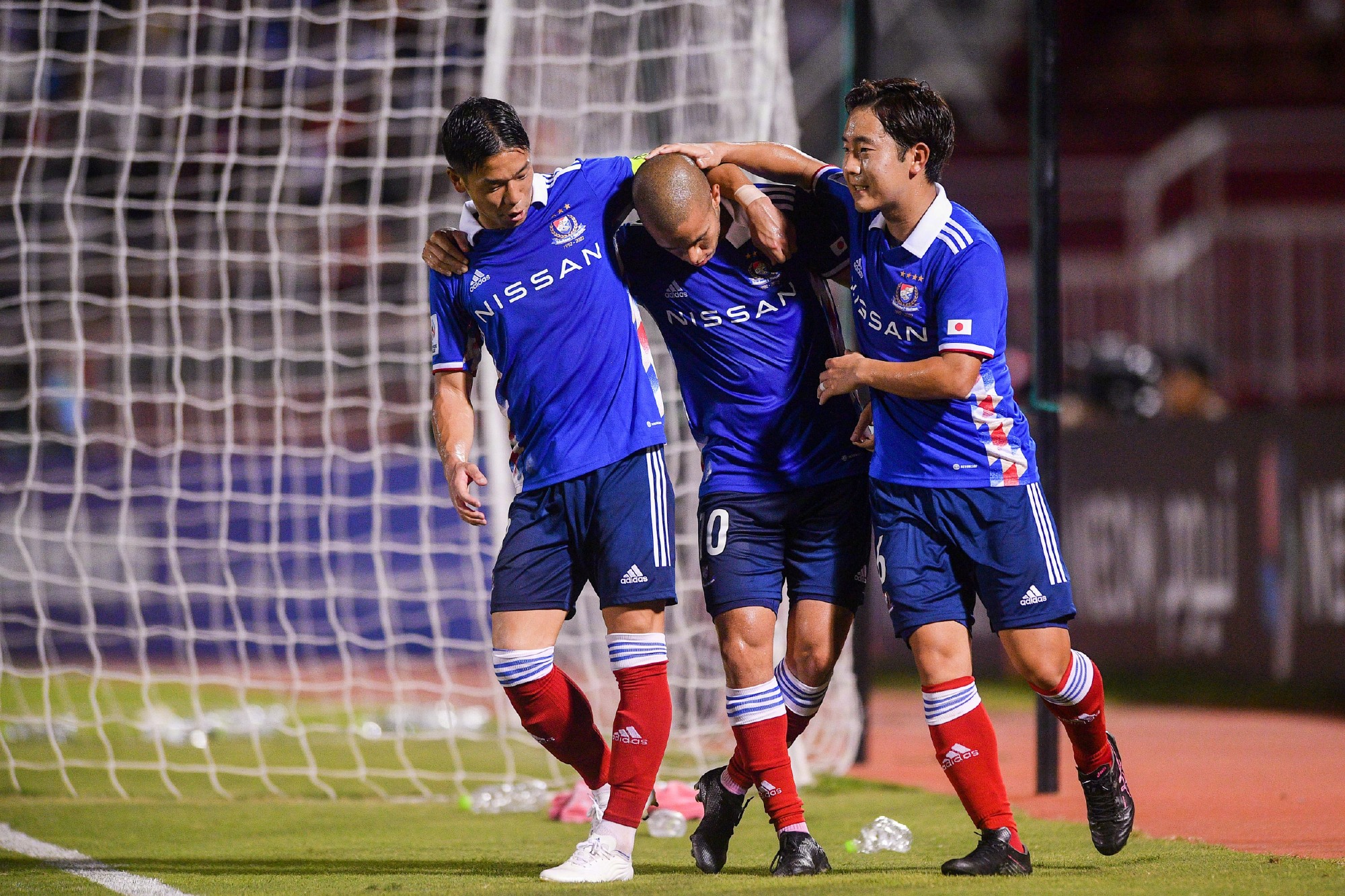 阿尔及利亚球队后防线失误,引发争议讨论 阿尔及利亚球队后防线失误,引发争议讨论