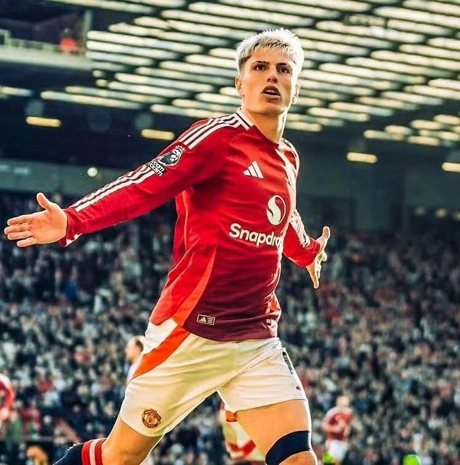 曼联客场惊险逼平AC米兰，提前晋级