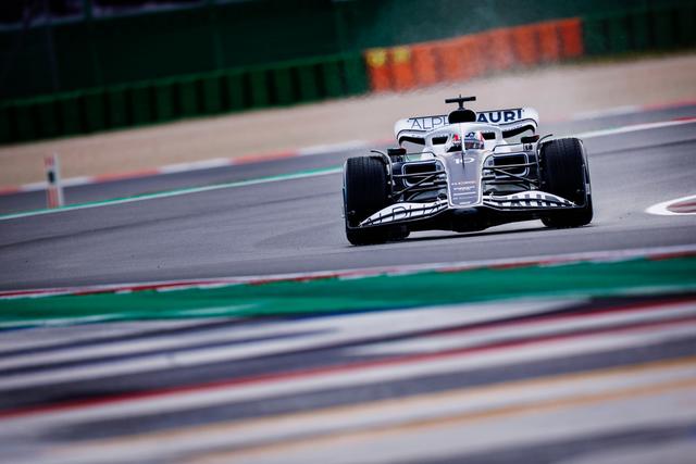 梅赛德斯逆转红牛二队,拉塞尔点燃赛场 梅赛德斯逆转红牛二队,拉塞尔点燃赛场