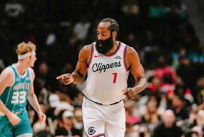 美国男篮轻取火箭,哈里斯打破历史纪录 美国男篮轻取火箭,哈里斯打破历史纪录