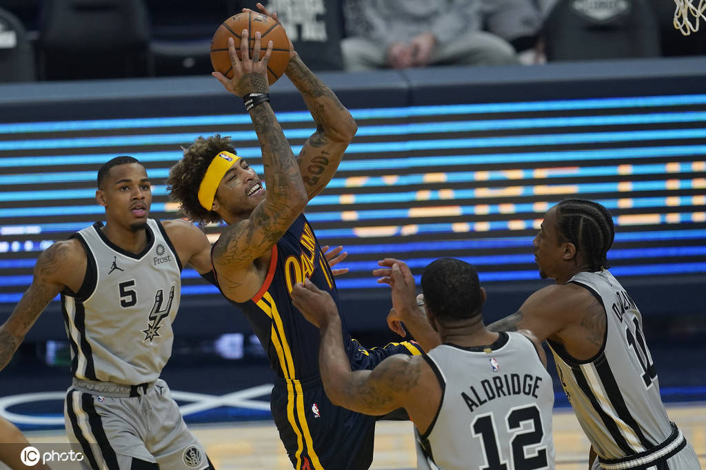 勇士鏖战江苏队,德罗赞带队取胜 勇士鏖战江苏队,德罗赞带队取胜