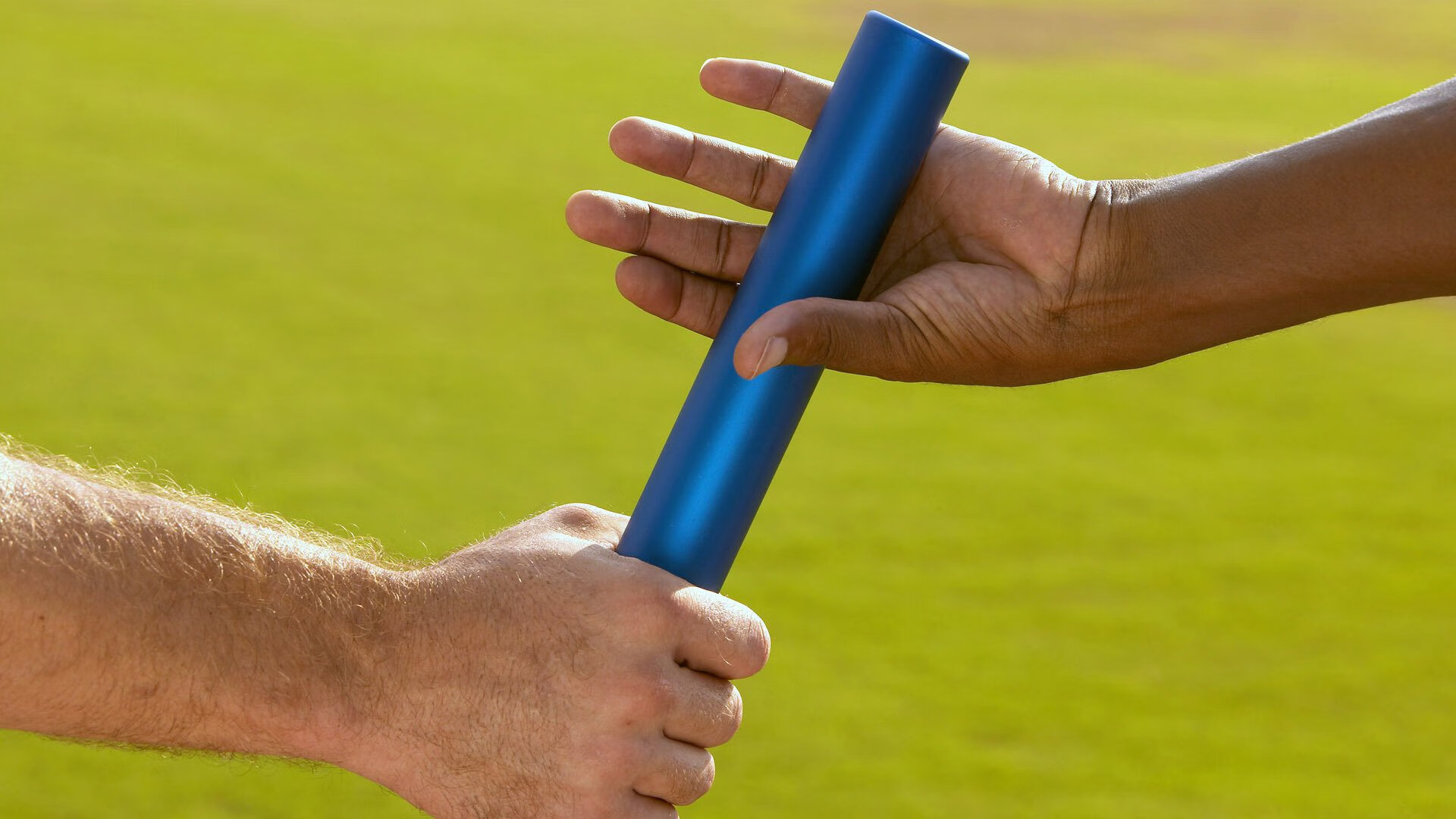 绿茵场与硬木地板的交响，当西甲德比遇上独行侠狂胜