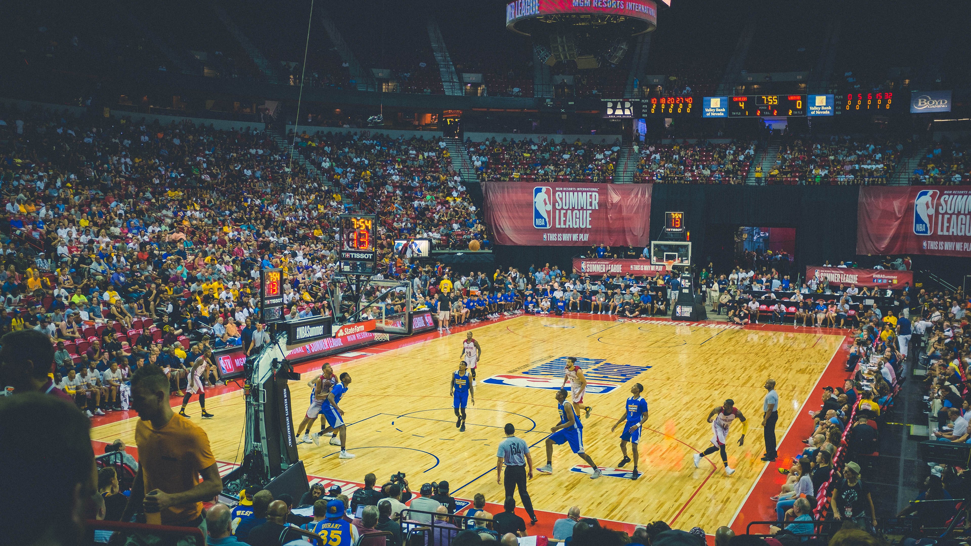 霍勒迪爆发！深圳队防守锁死魔术，战术纪律铸就关键胜利